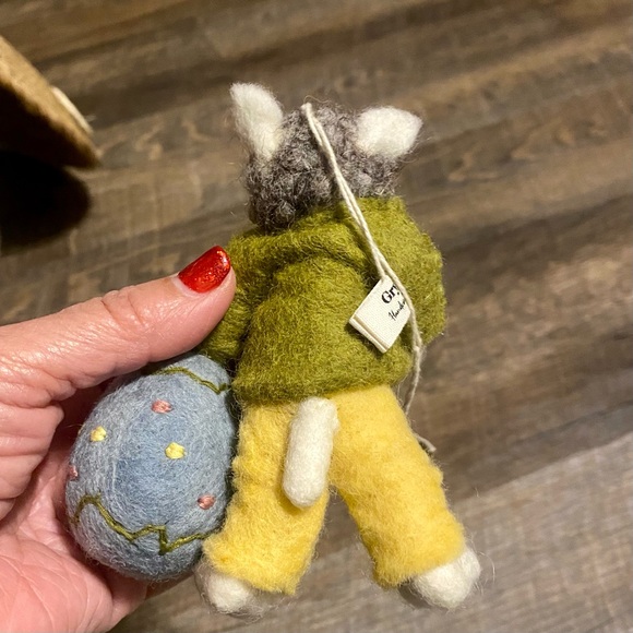 Gry & Sif Wool Bunny Bowtie & Flower Grey Sheep with Green Jacket Egg Fair Trade - Picture 5 of 11